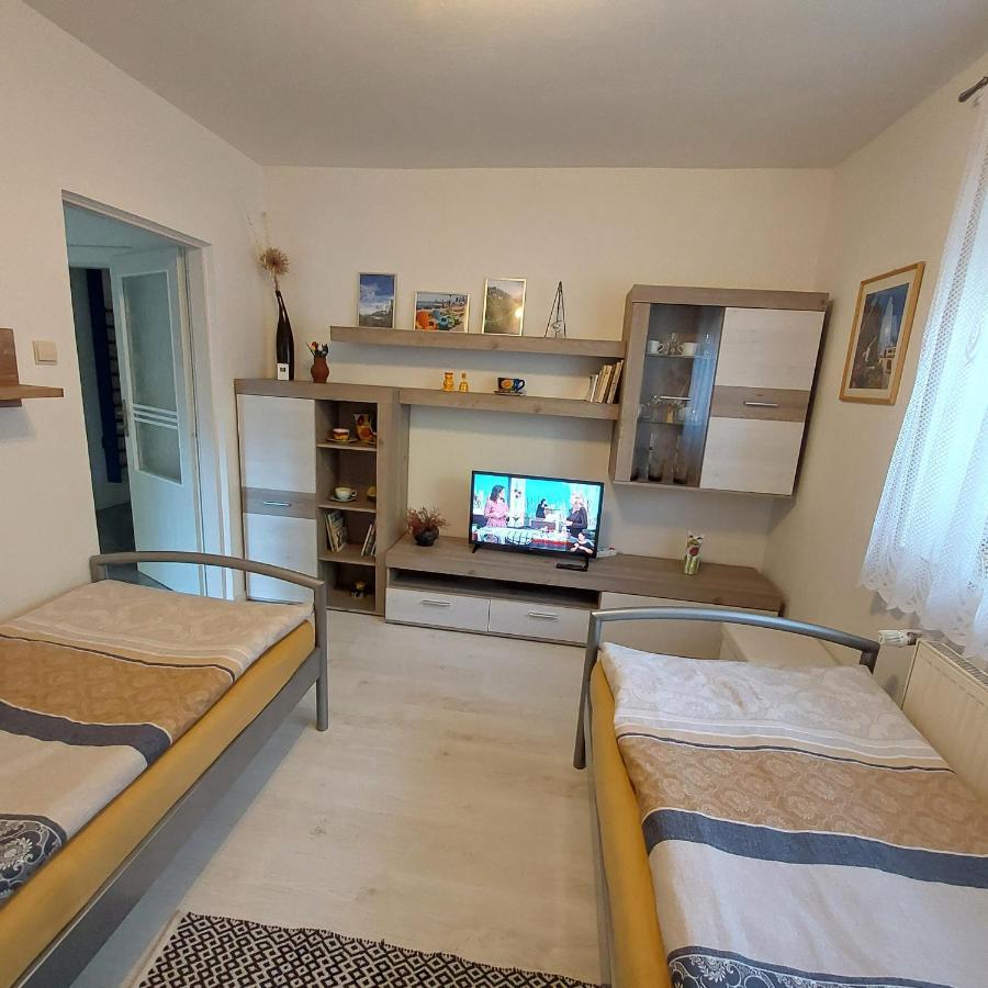 Garsonka Appartement Jilove u Prahy Buitenkant foto